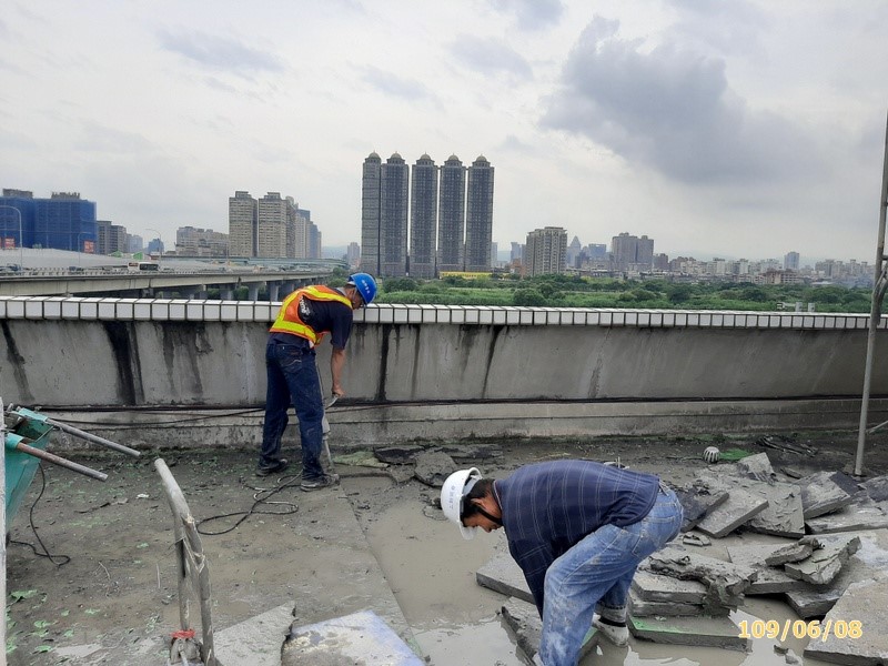 109年度抽水站土木雜項改善工程-新莊抽水站屋頂防水改善-既有防水打除