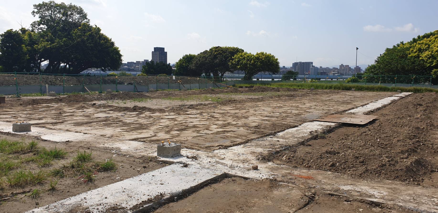 三重河堤沿岸增設網球場工程-基地整理及夯實