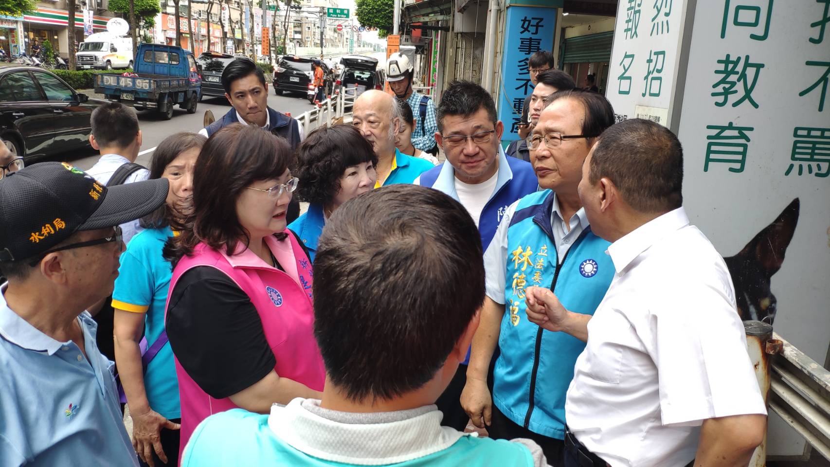 圖說：民意代表與里長參與工程內容施作情形