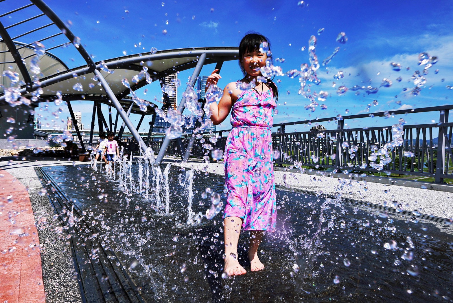 二重新北大都會公園辰光橋高空戲水噴泉
