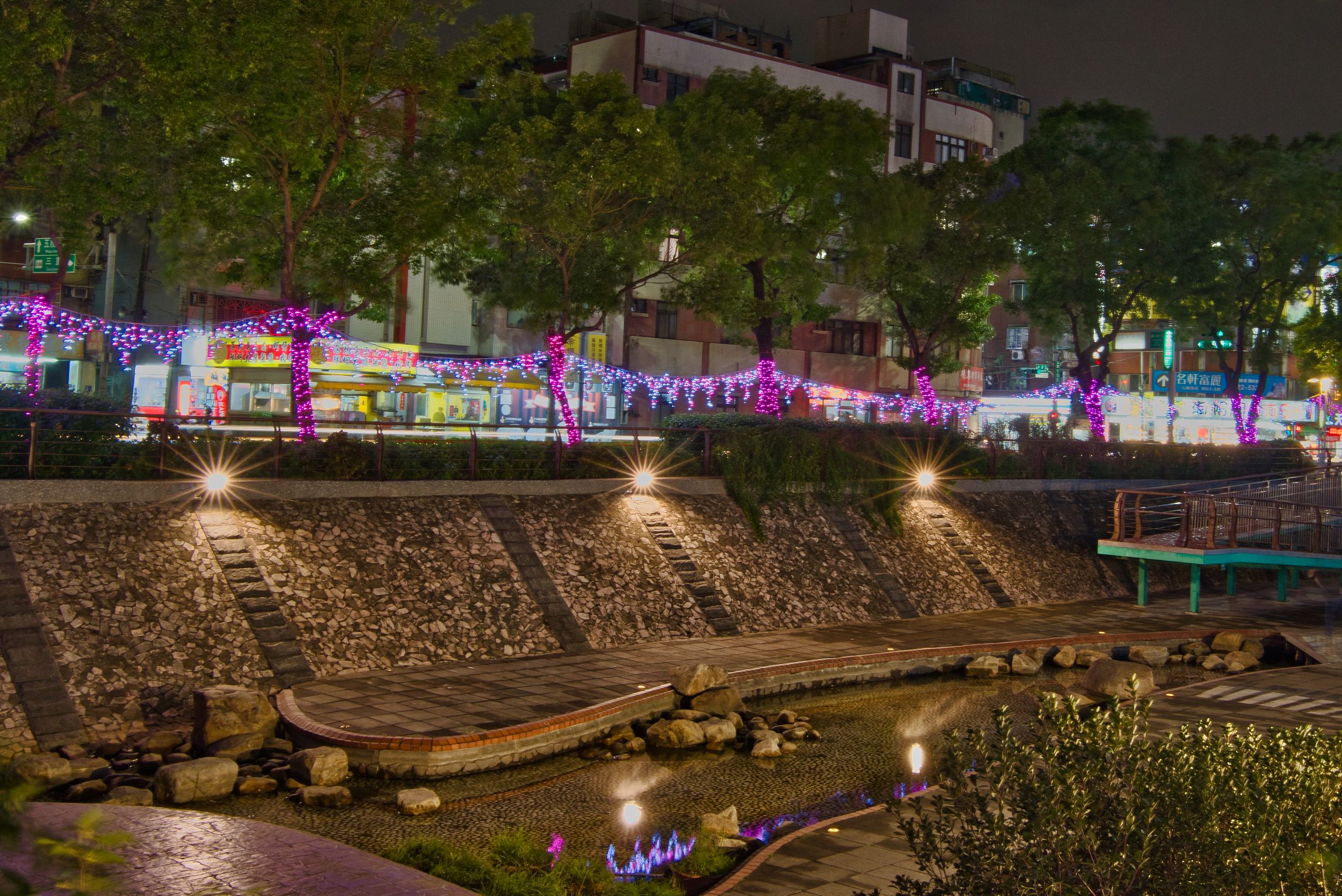 中港河廊燈海景致