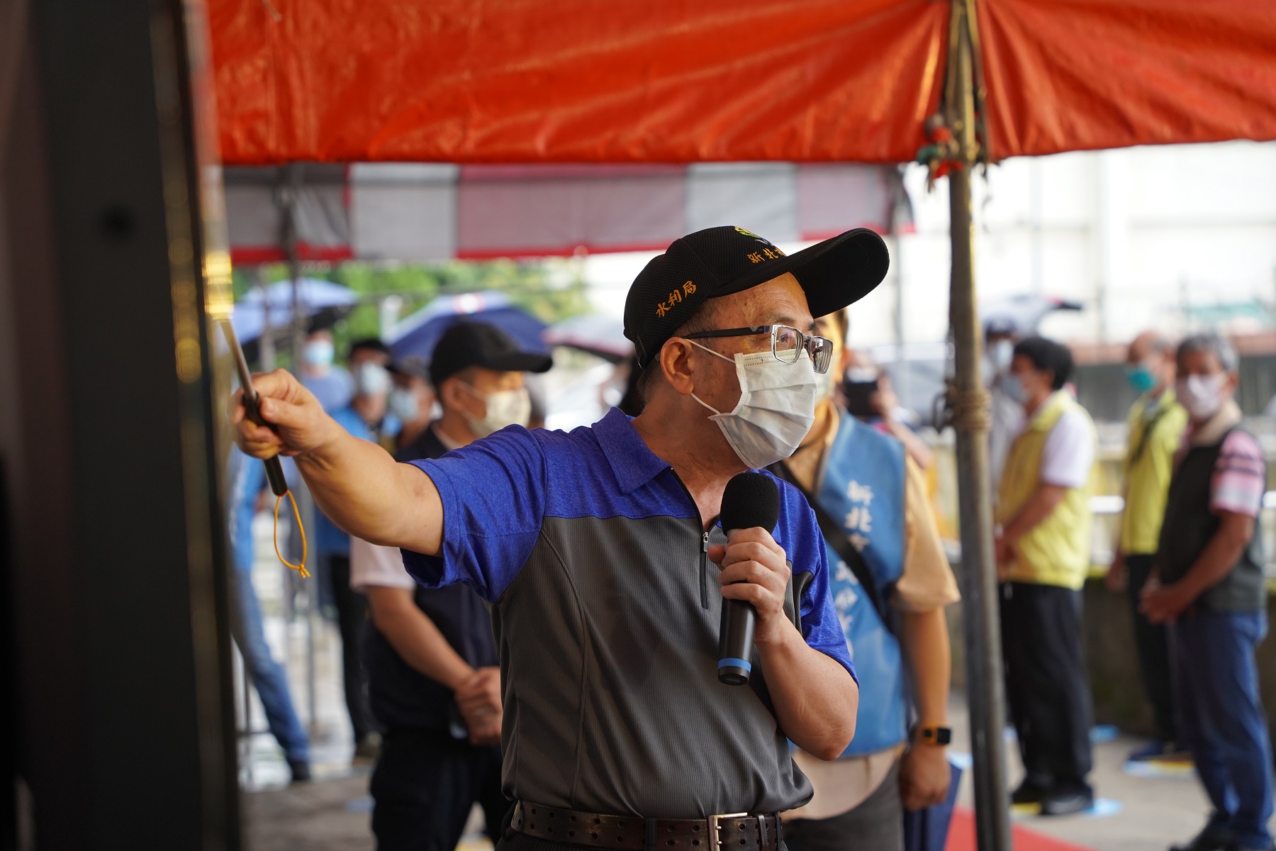 水利局宋德仁局長簡報，貴子坑溪河道改善工程除了改善惡臭並提高整體防洪、疏濬功能