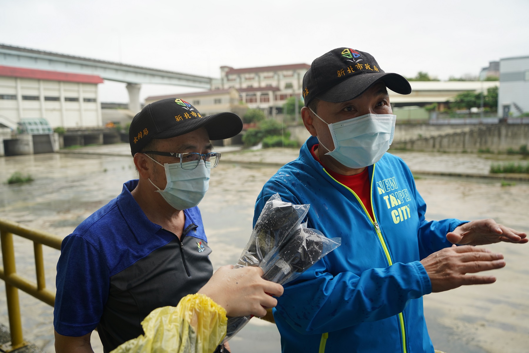 新北市侯友宜市長今(6)日上午視察泰山地區貴子坑溪河道環境營造首部曲工程完工情形