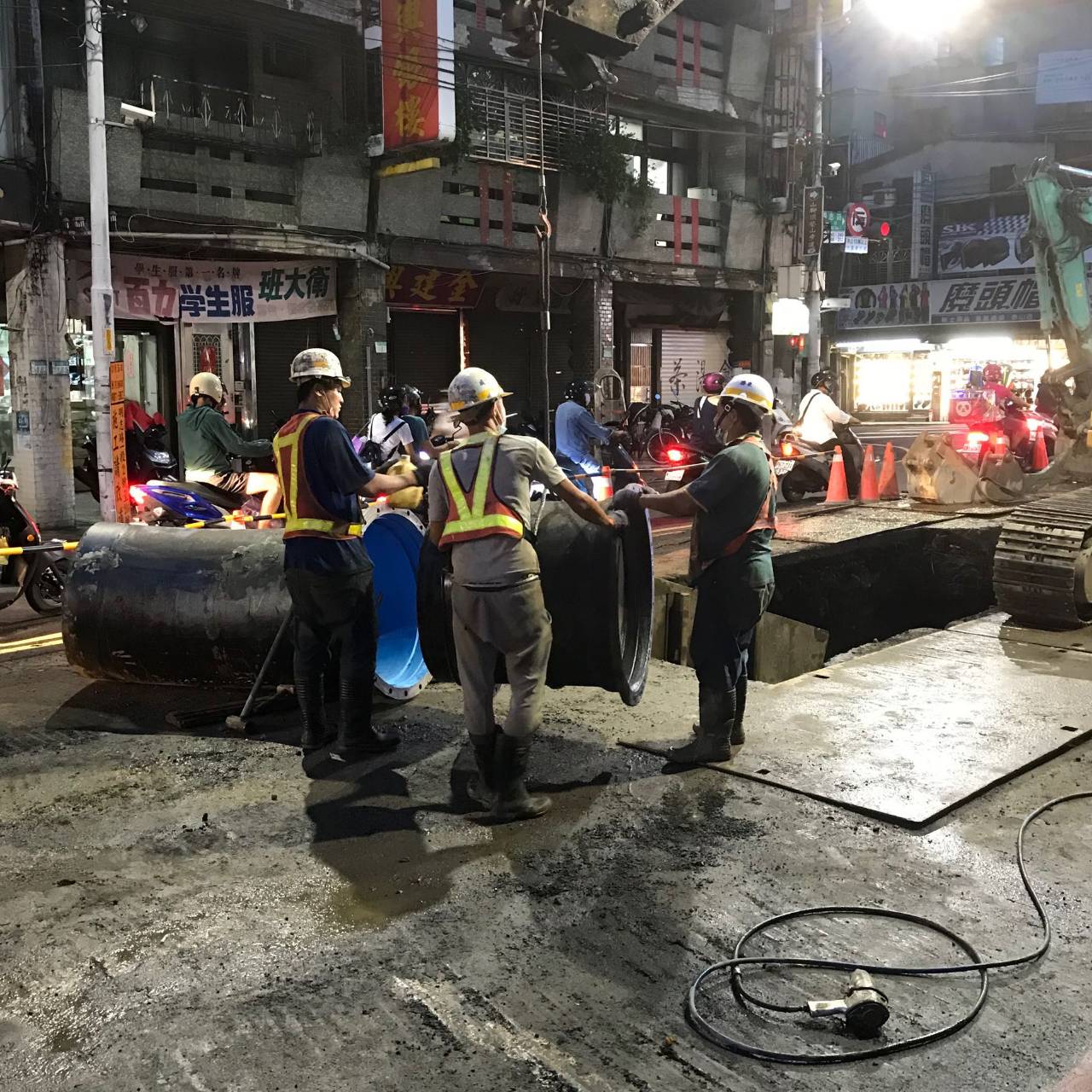 新北市大口徑老舊管線多位於交通要道，除避免於交通尖峰時間施工