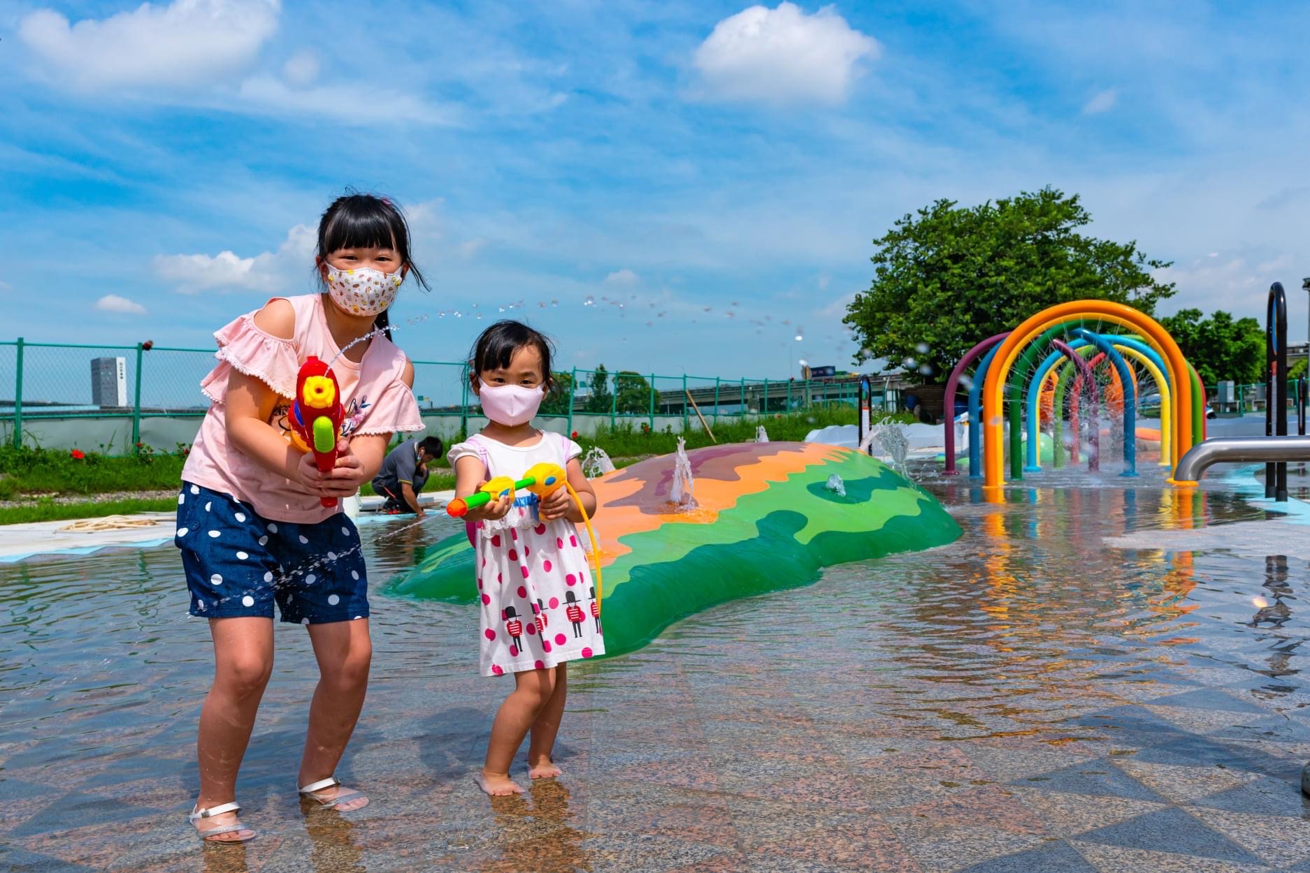 位於三重熊猴森樂園旁的海世界水樂園