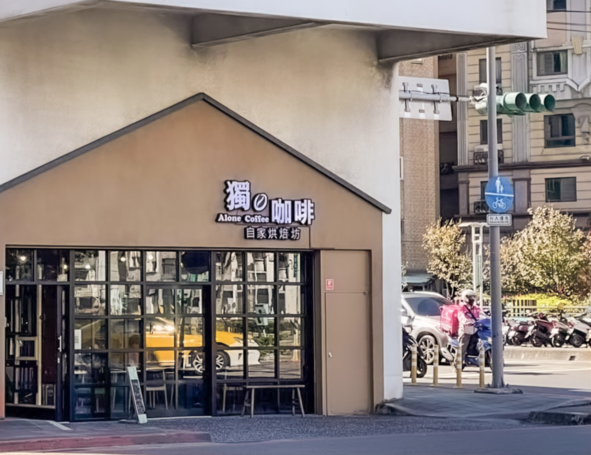  中港大排服務中心委外營運咖啡館