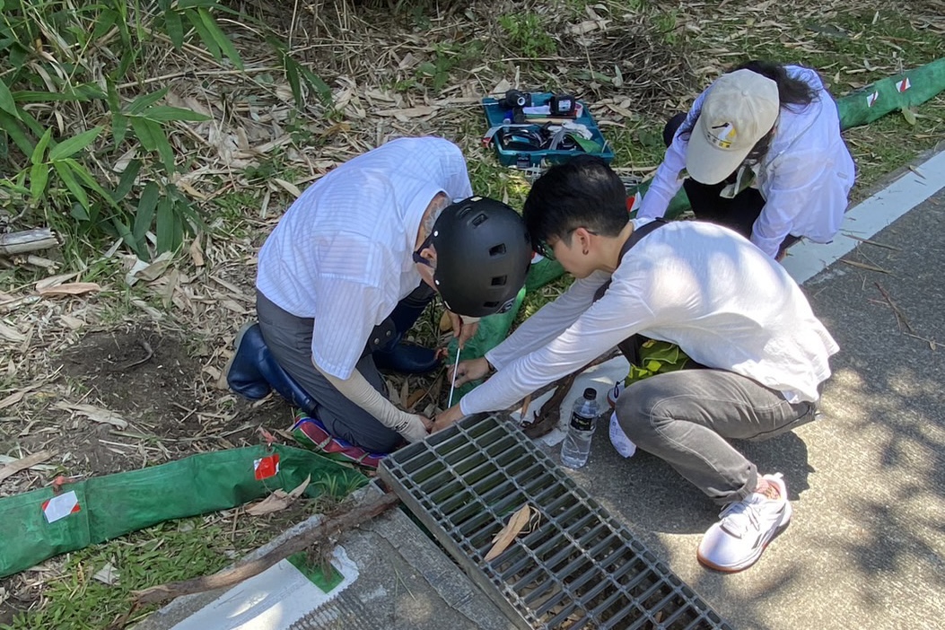 請致力護蟹生態保育的清華大學曾晴賢教授一同參與，共同守護我們居住的地球