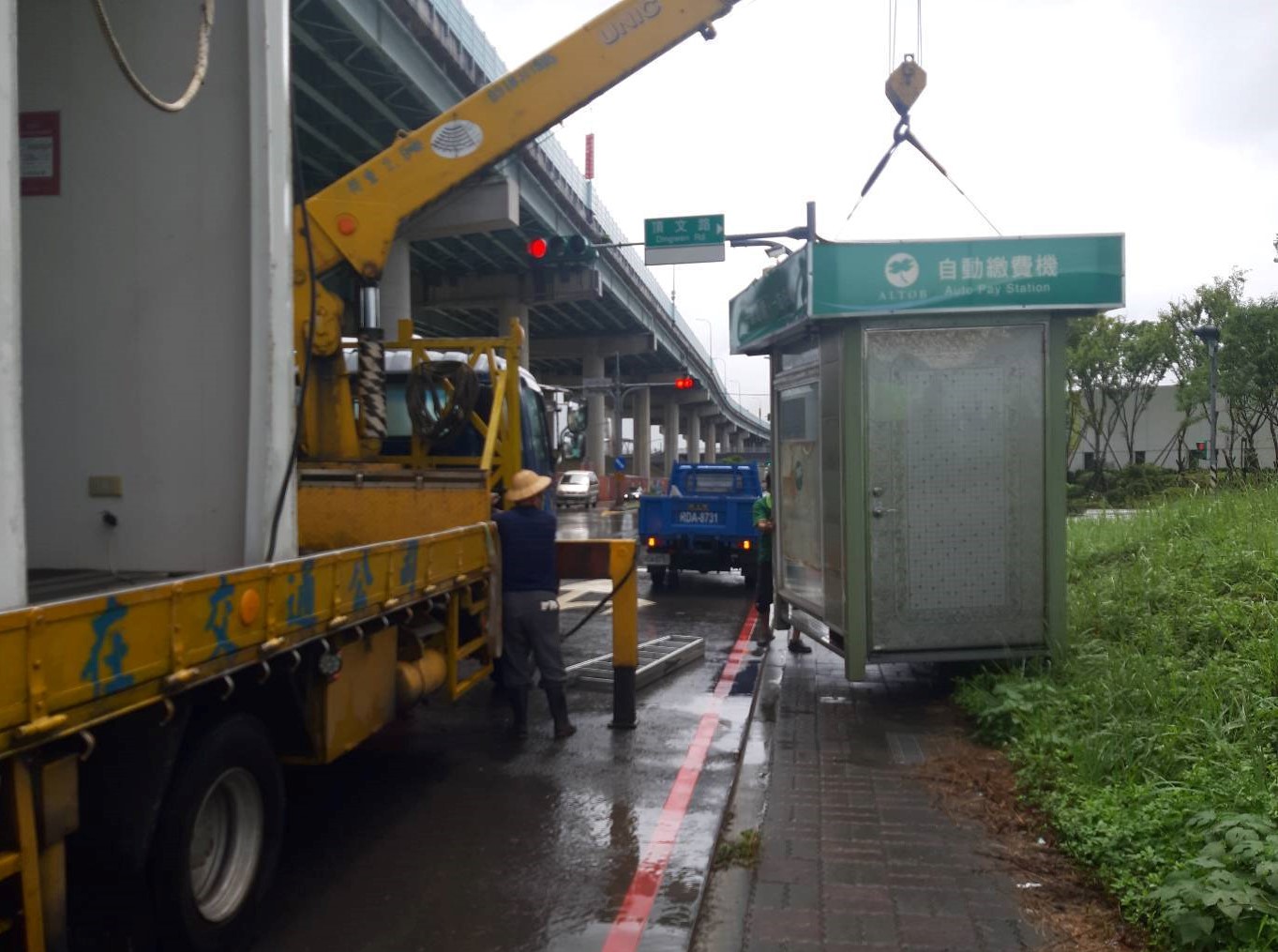 汛期間如遇颱風等需撤離情形，請民眾配合提早將車輛開離
