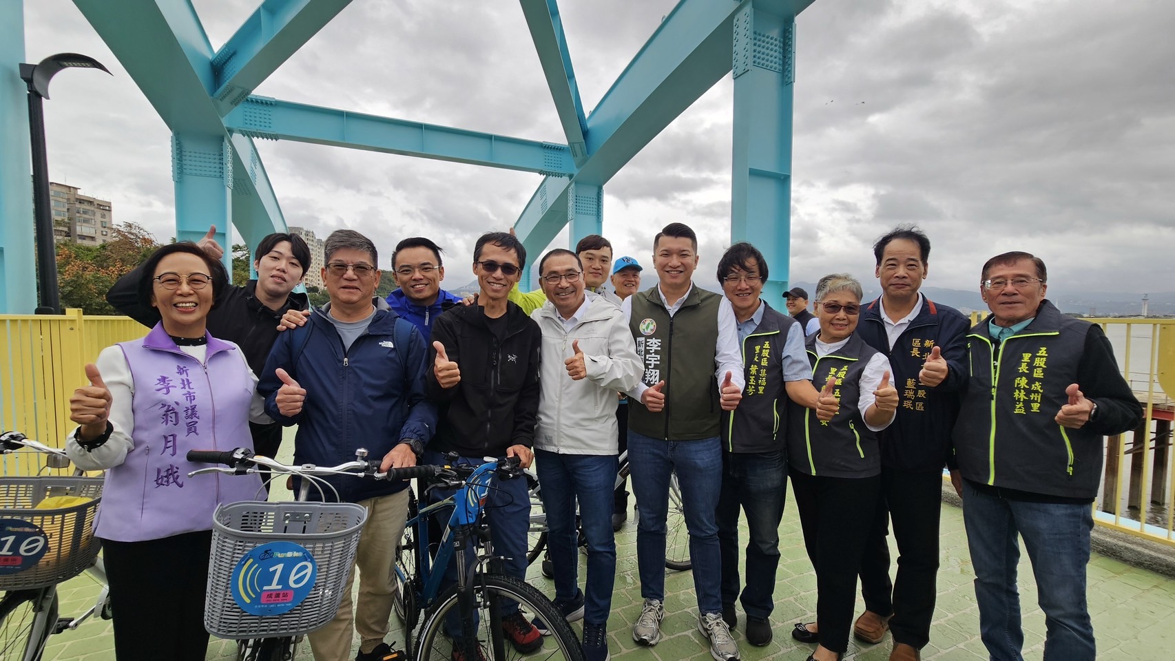  市民朋友給予市府團隊支持與肯定。