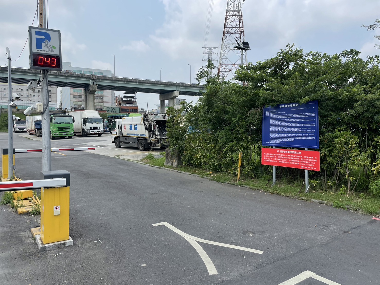  停車場於入口明顯處設置河川區域宣導告示，請民眾配合