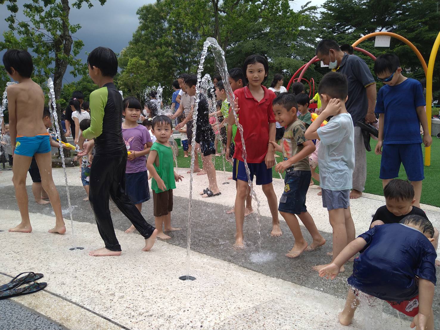 陽光遊戲場水樂園讓小朋友開心