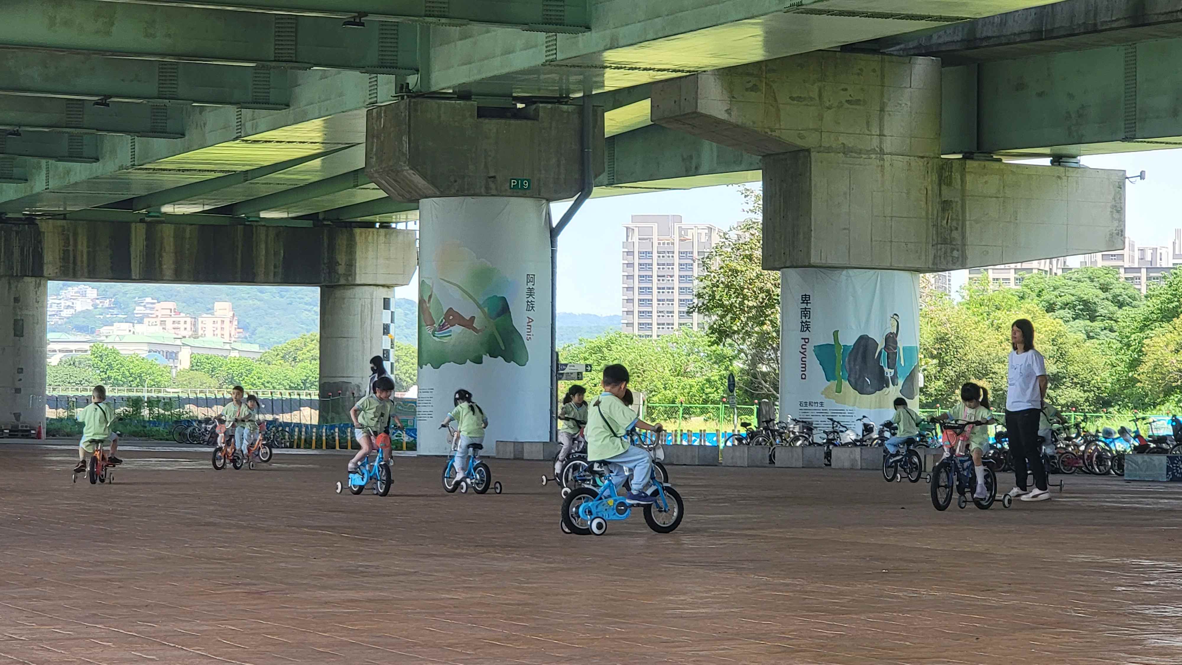 從小培養讓孩子們快樂練單車(大漢溪自行車道)
