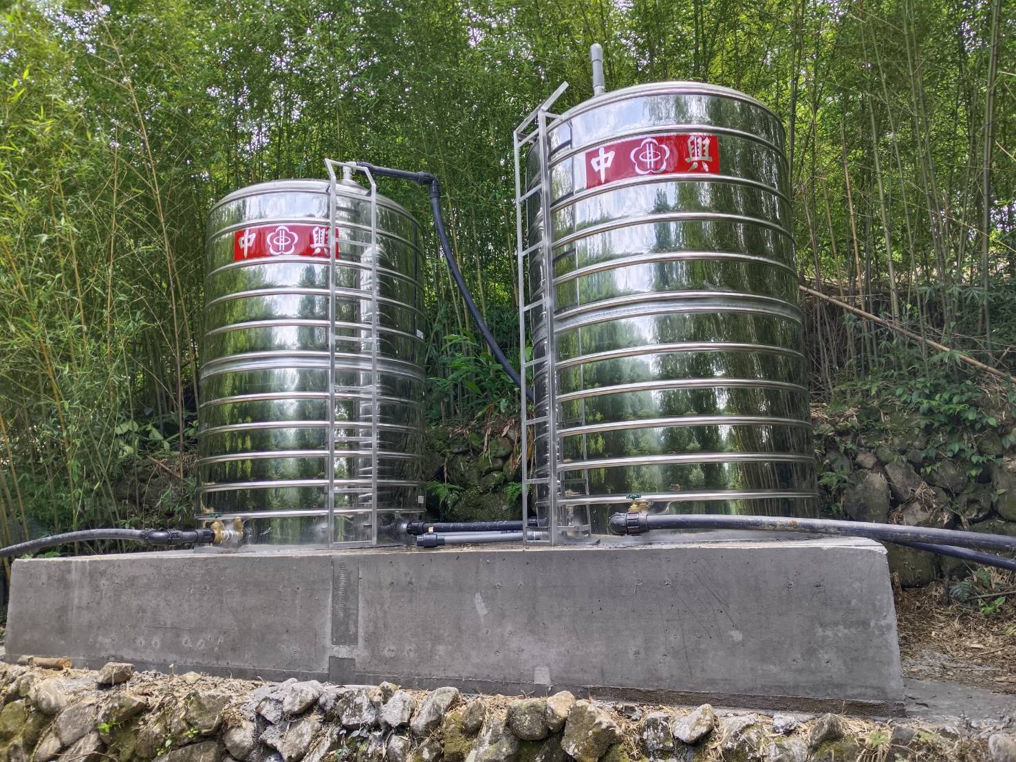 水源引入了儲水塔讓居民日常用水更加便利