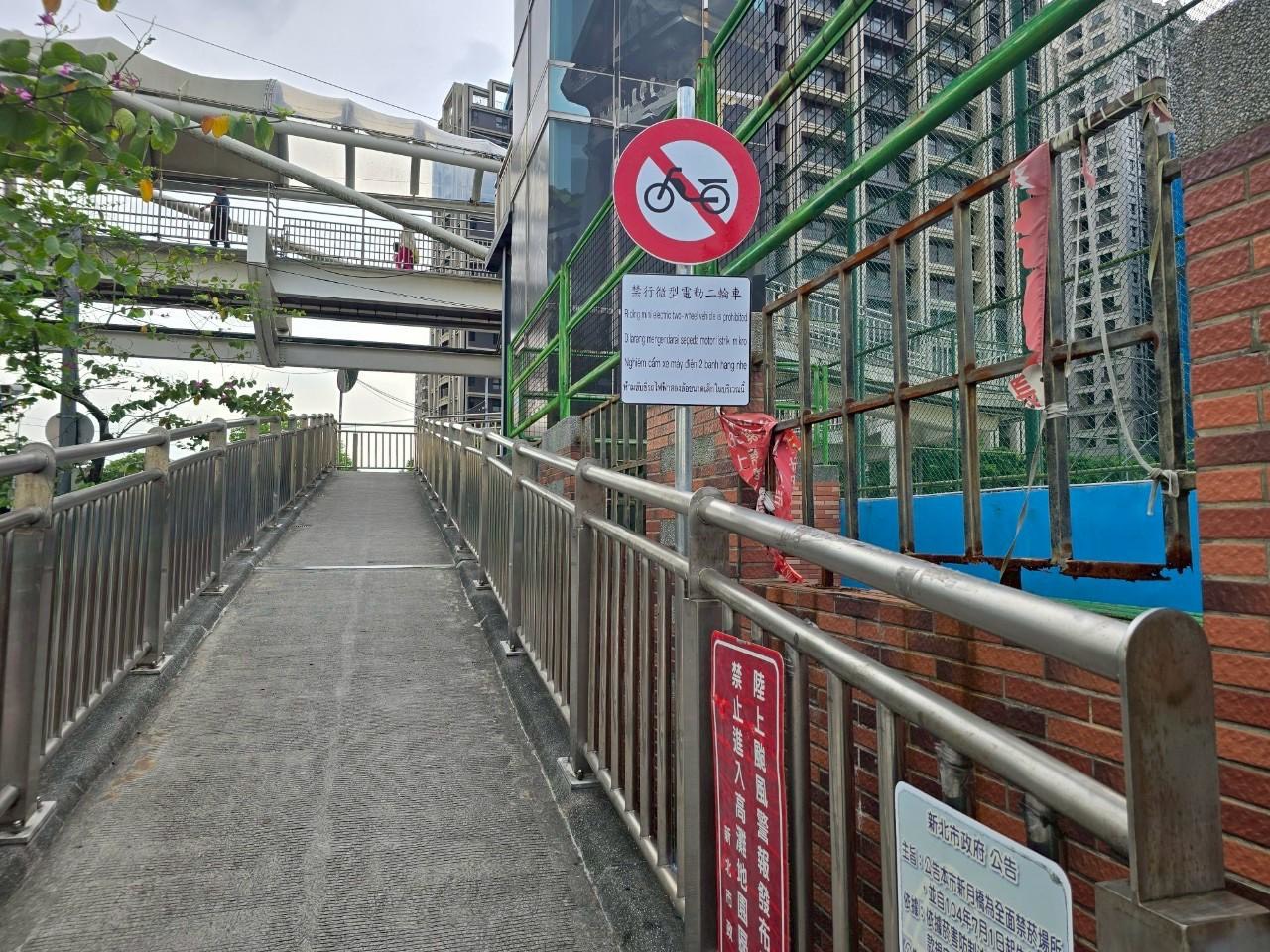 新北河濱公園禁止微型電動二輪車告示牌已架設，宣導期至12月31日