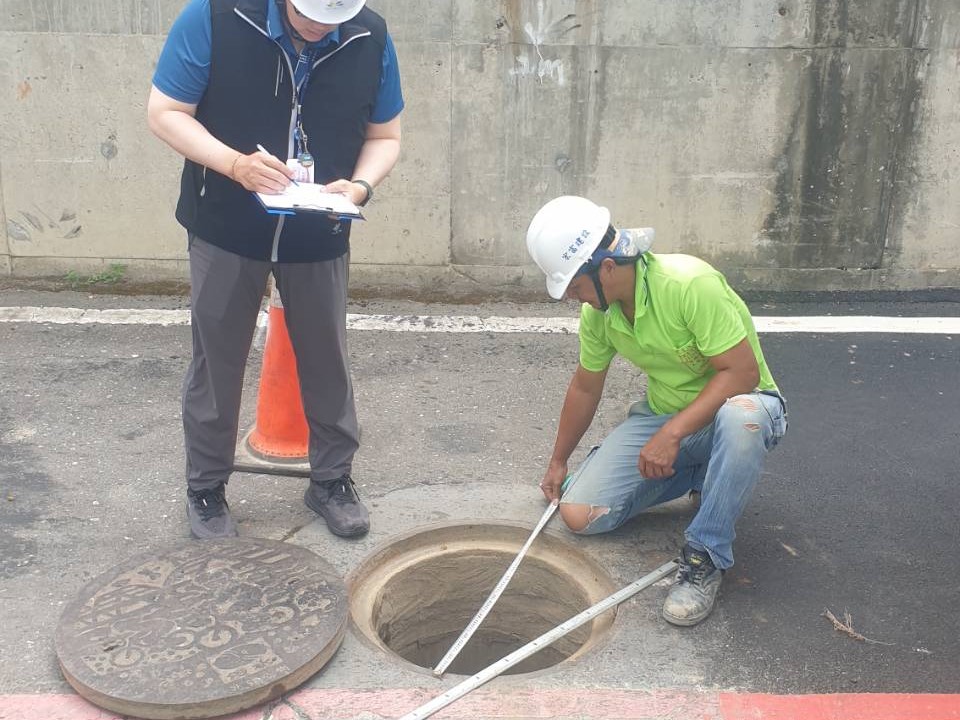 完工查驗設施位置及屬性，確認施工內容與書圖一致