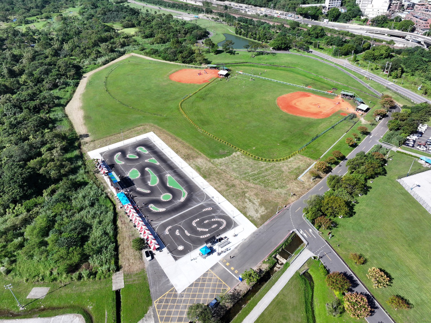  高灘處改善山佳棒壘球場外野與遙控賽車場重疊問題