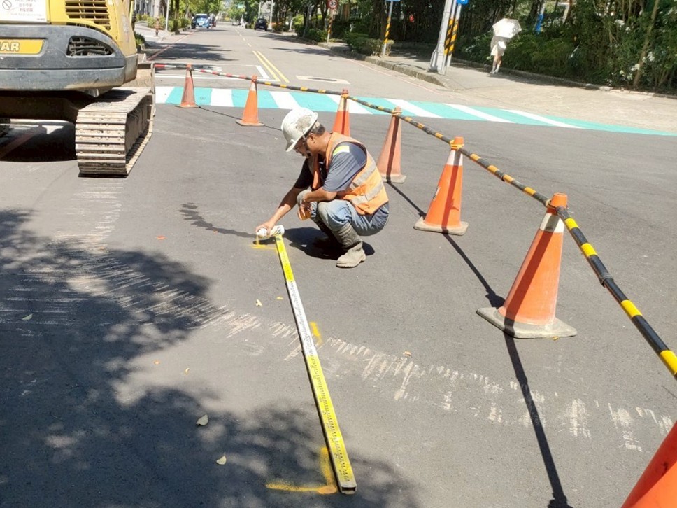 施工前於現地交通維持，確認工作井開挖位置