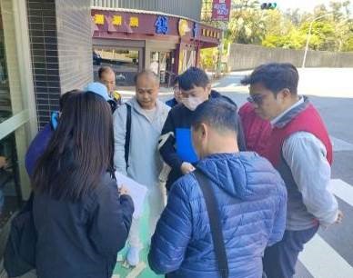 施工單位與交通局、公車業者及相關單位會勘，協調公車路線改道