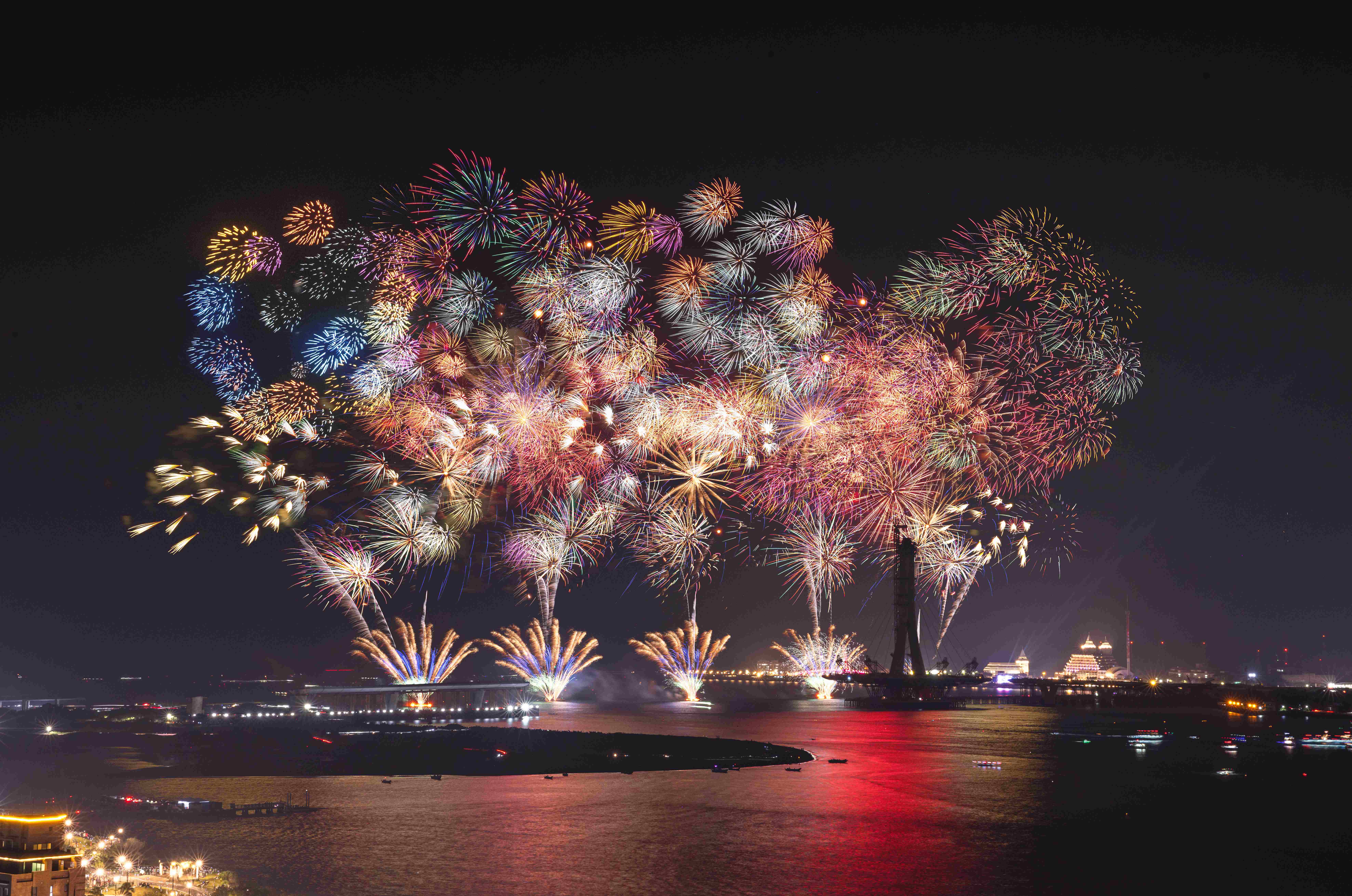 新北跨河煙火以淡水河為舞台，去年更被網友稱為此生必看煙火