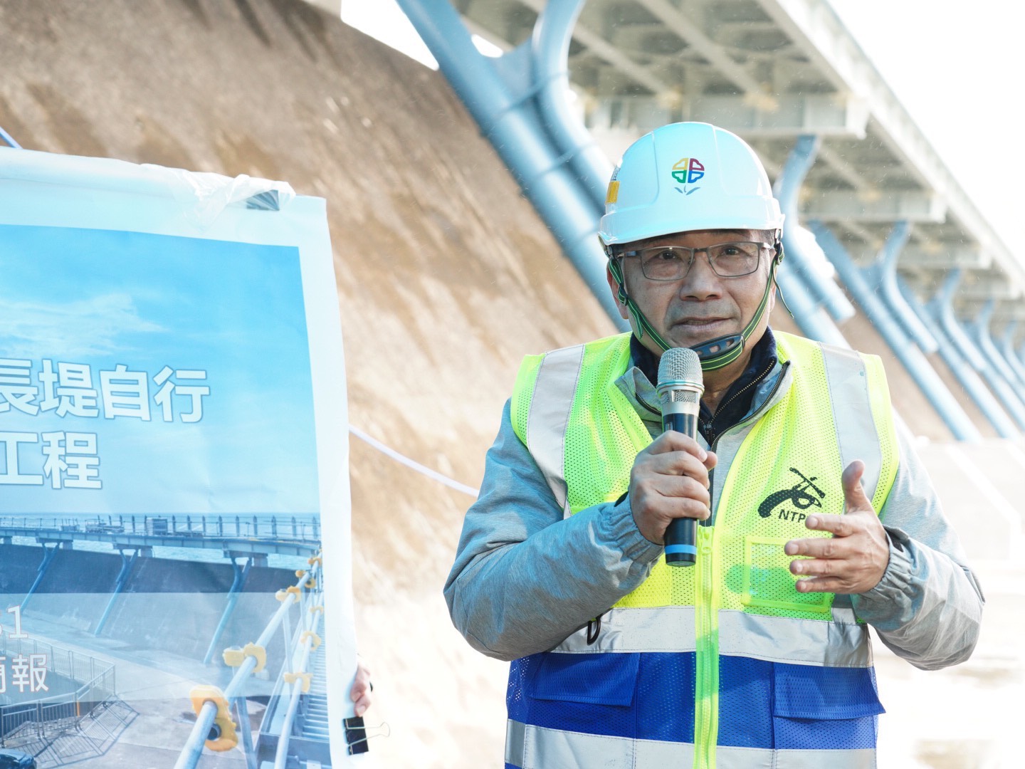  侯友宜市長視察表示工程優化沿線自行車道並提升舒適性及遊憩品質