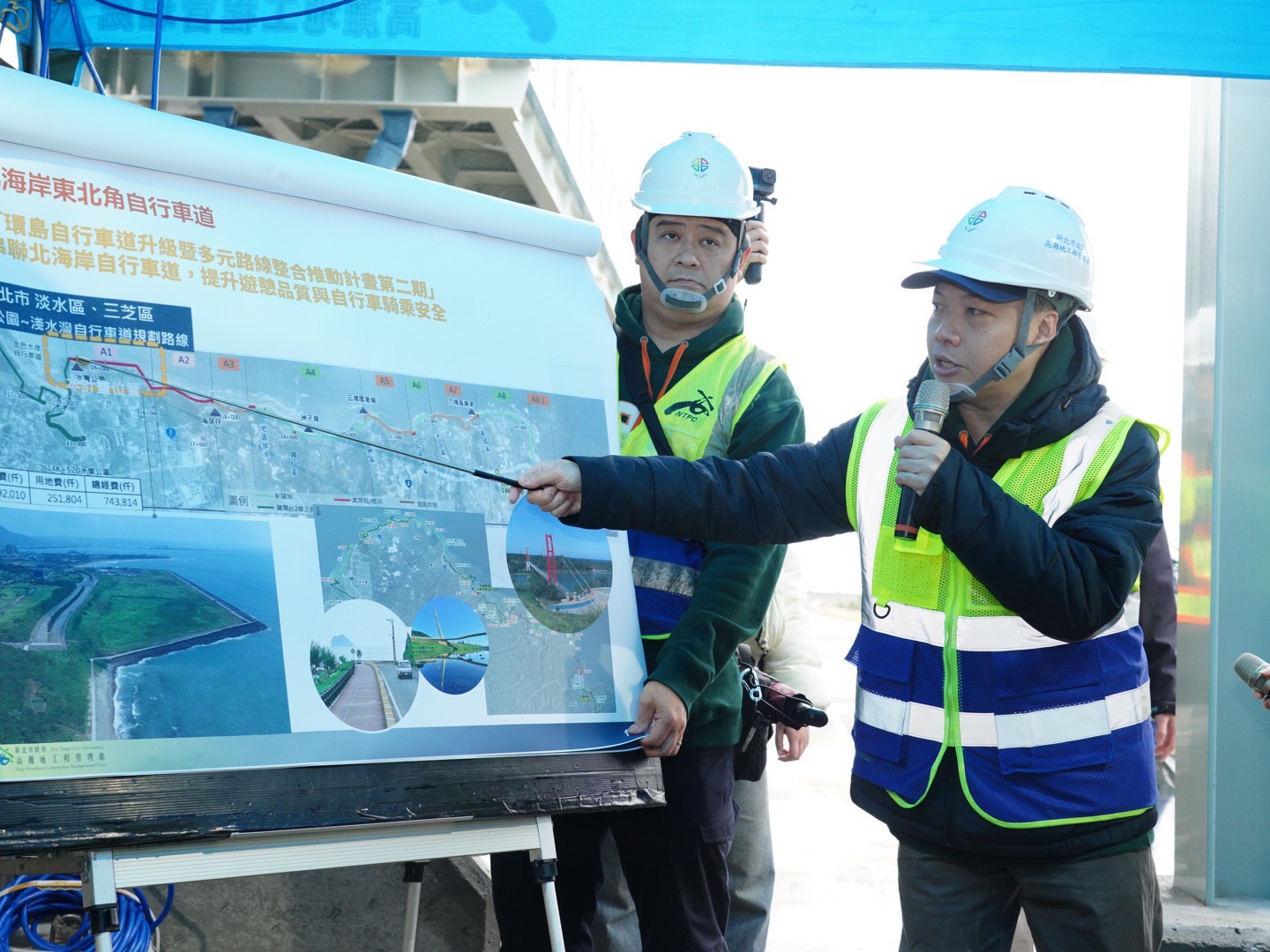 高灘處處長黃裕斌說明工程以海天一線進行淨寬3公尺之堤頂自行車道建置