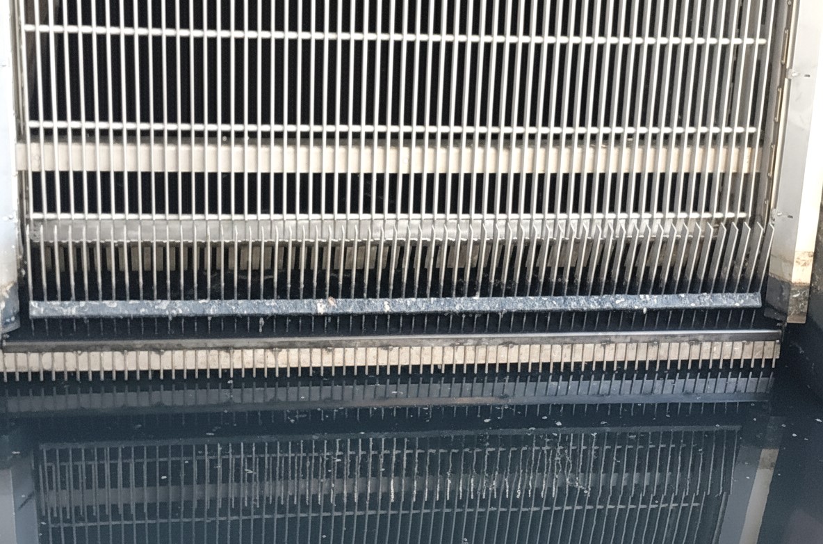 撈污機格柵更新為60mm柵距，降低異物進入抽水機組的風險