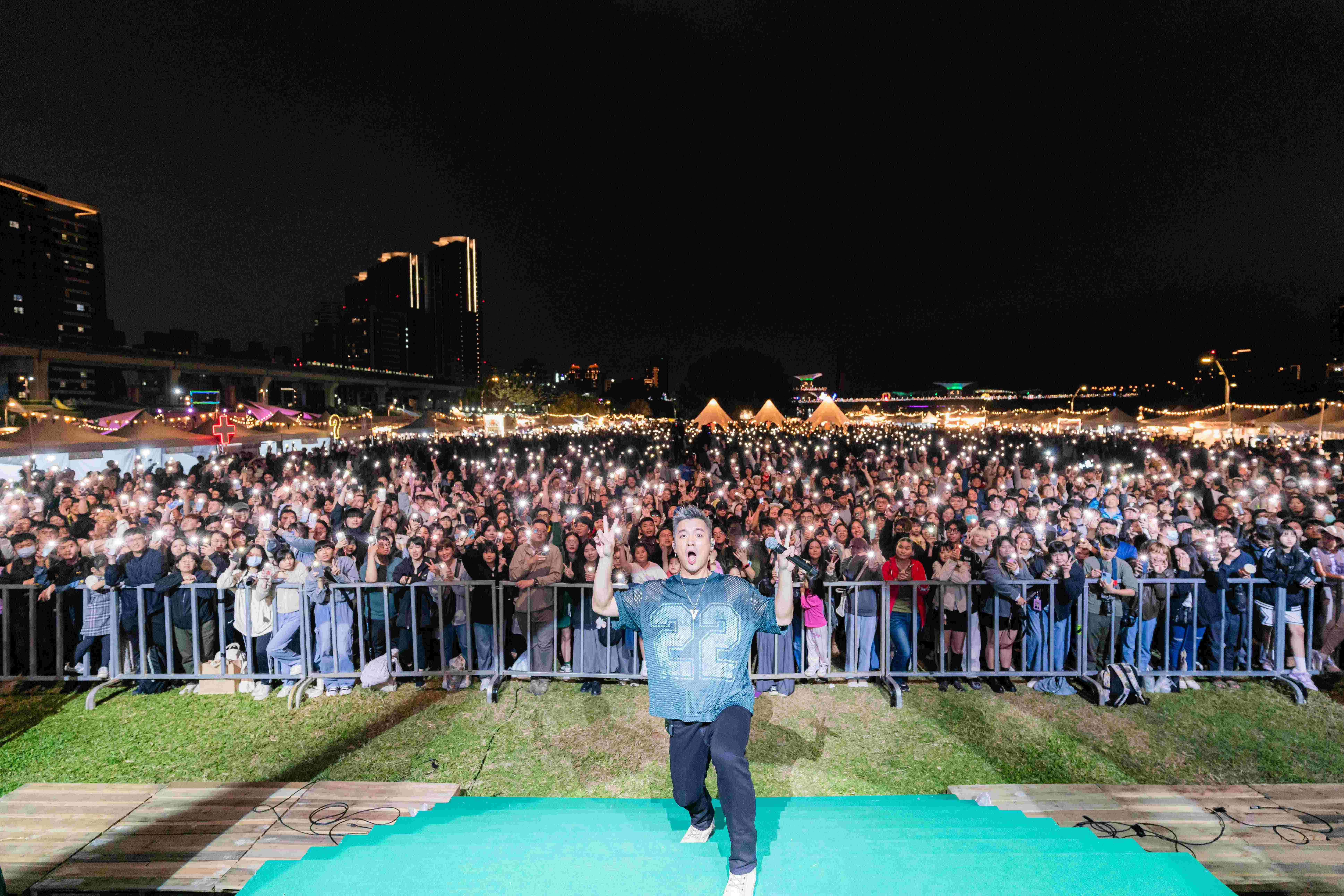 搖滾情歌王子「范逸臣」擔綱壓軸