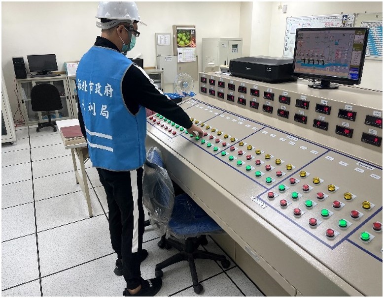 塔寮坑二號抽水站人員進行試抽前檢查