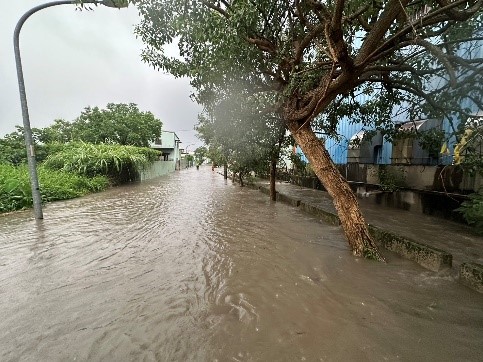 佳園路三段145巷因地形低窪且排水路窄縮導致積淹水情形