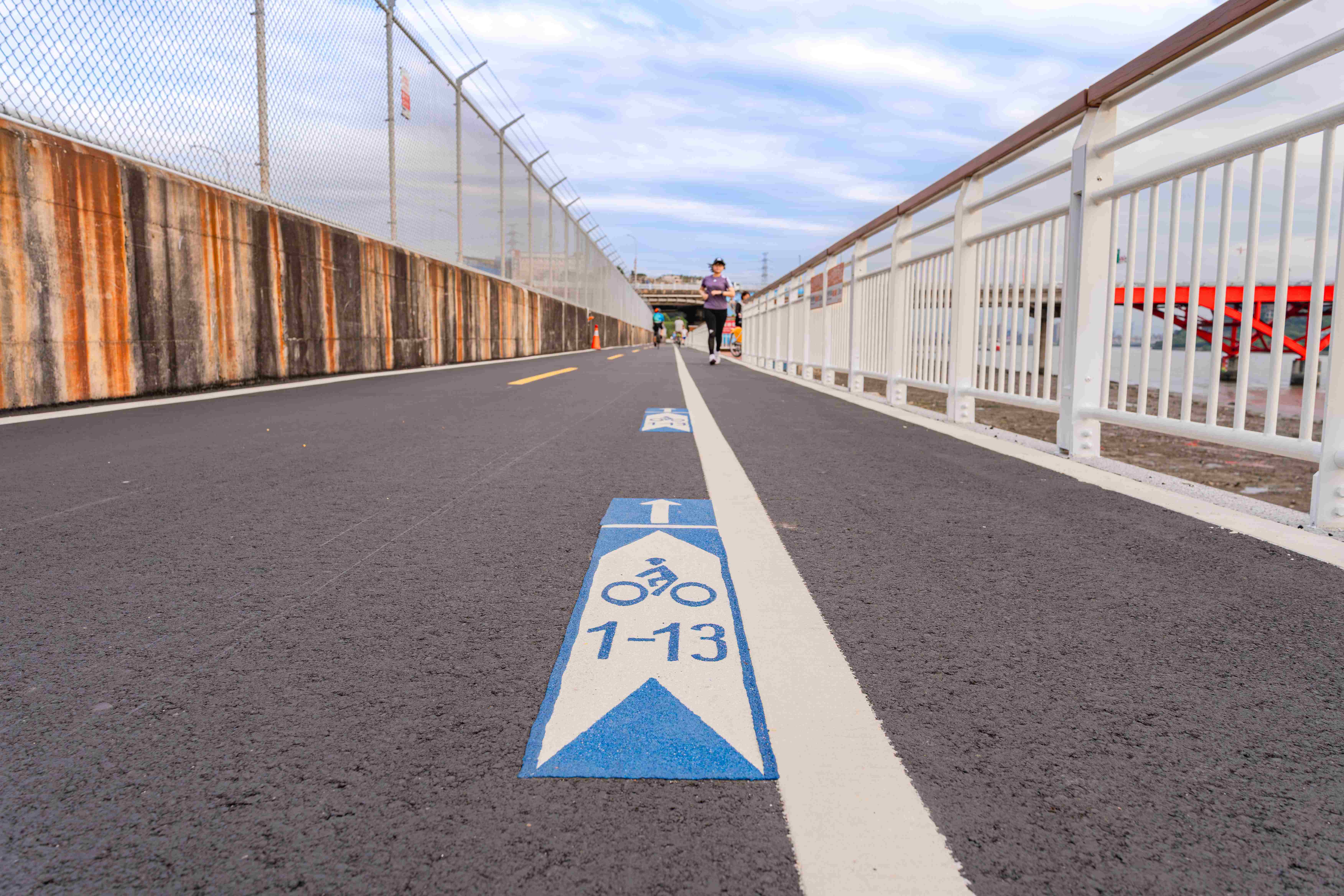  提供民眾友善寬敞的人車分道安全遊憩環境