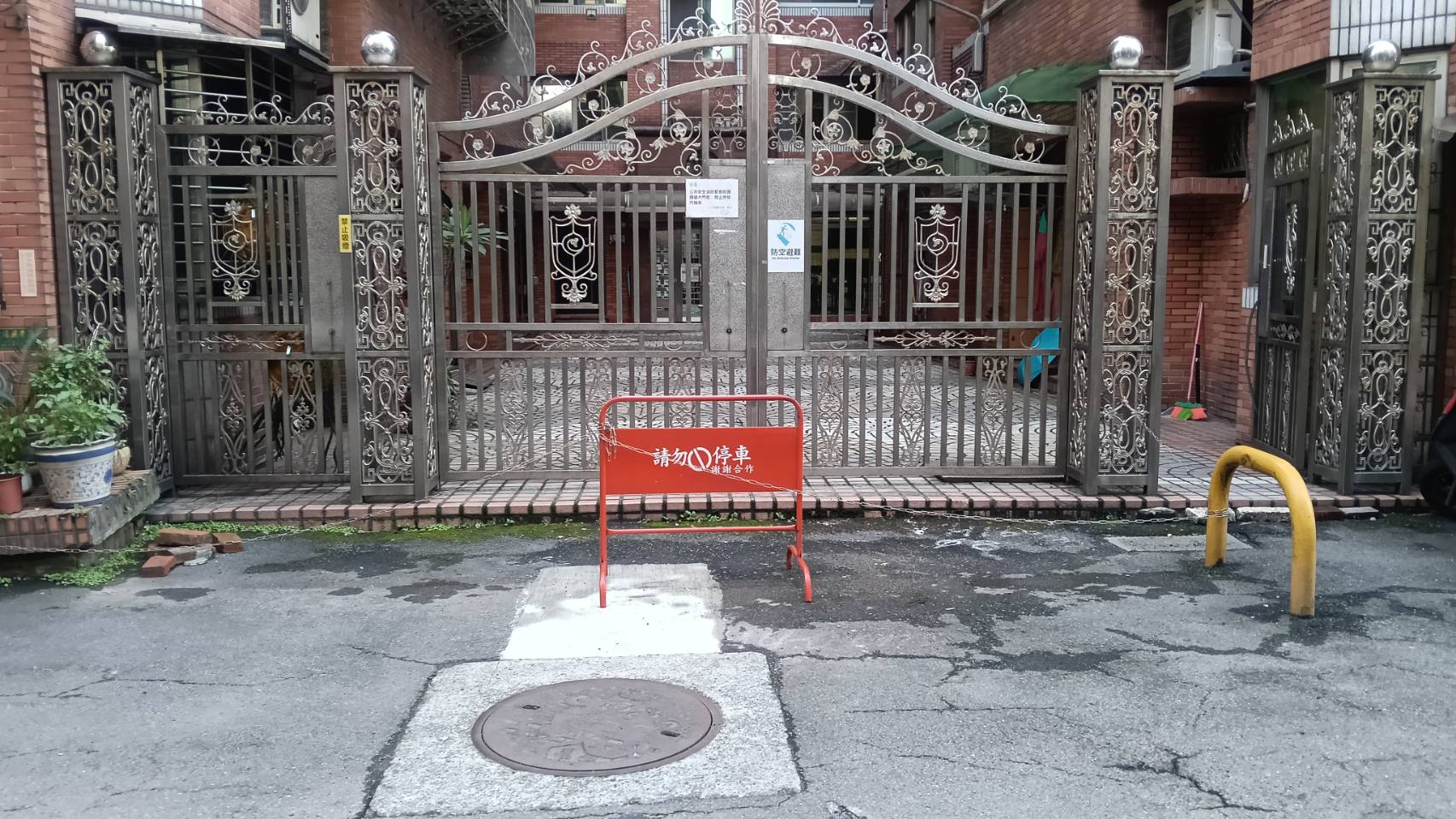 社區完成污水接管，生活污水透過管線流入公共污水下水道系統處理