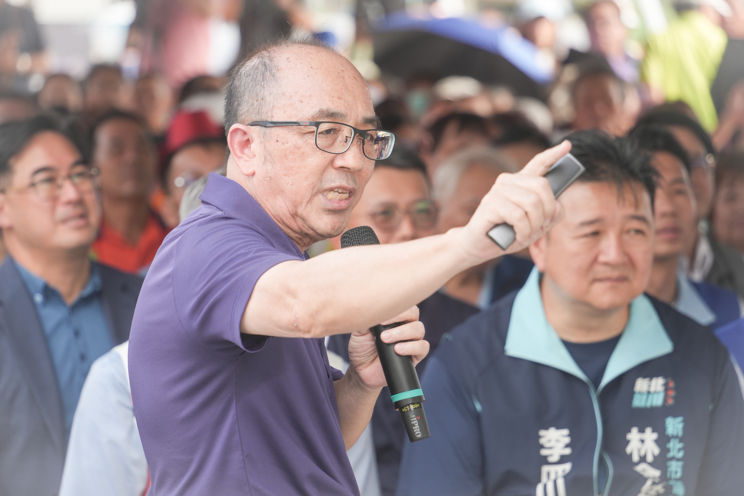 水利局長宋德仁簡報說明長福橋改建後符合三峽河防洪標準