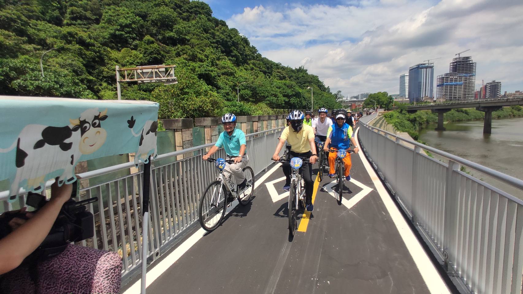 市長親自騎乘自行車見證基隆河自行車道(汐止-南港段)串接的成果