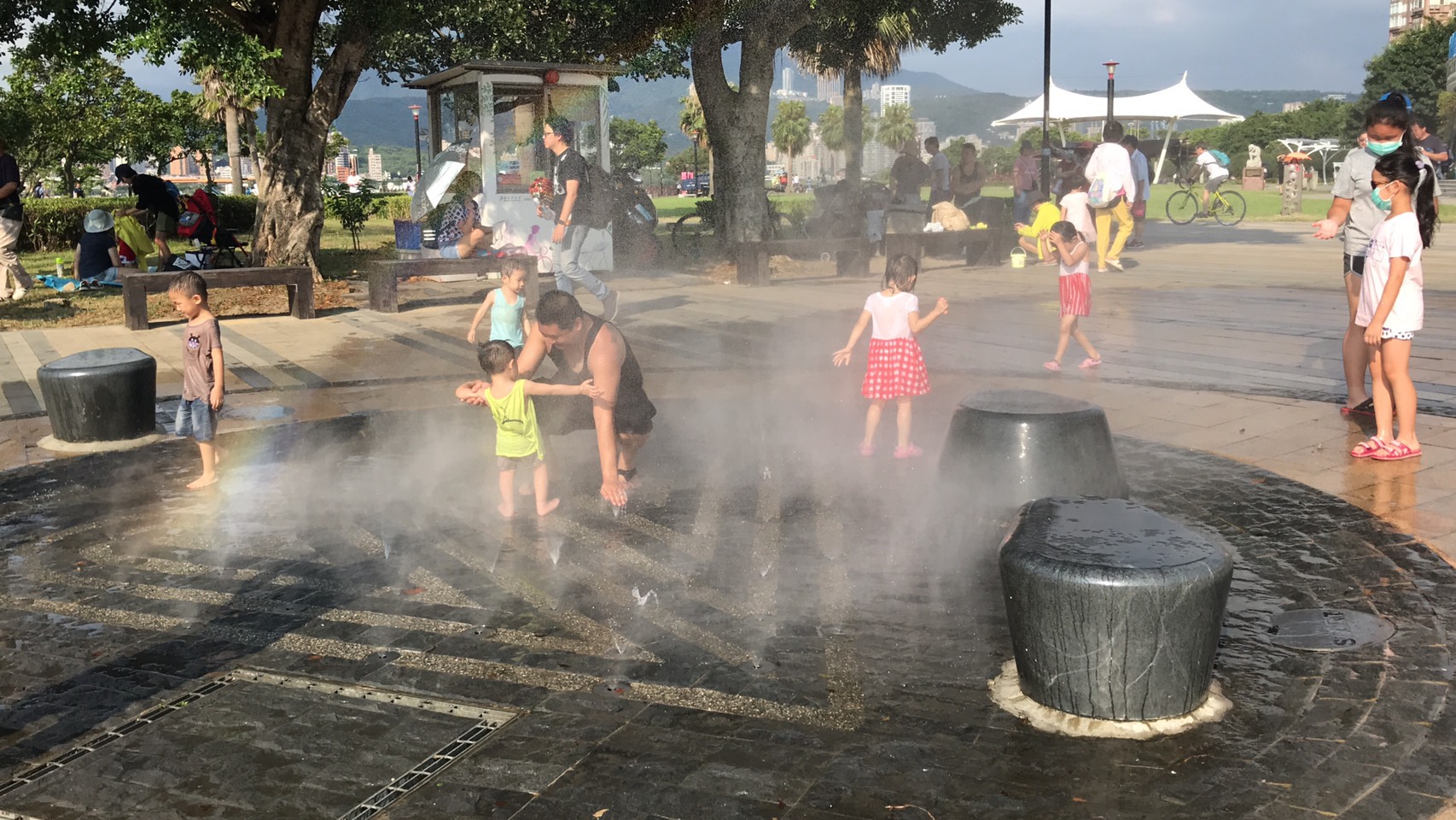 水霧廣場提供市民一處清涼消暑的好地點