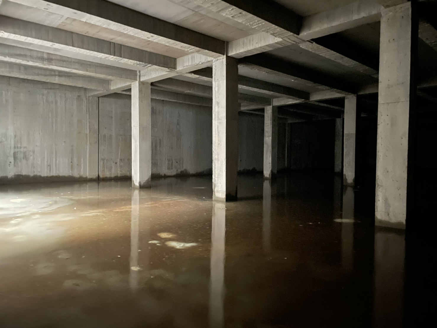 地下貯水槽內部空間