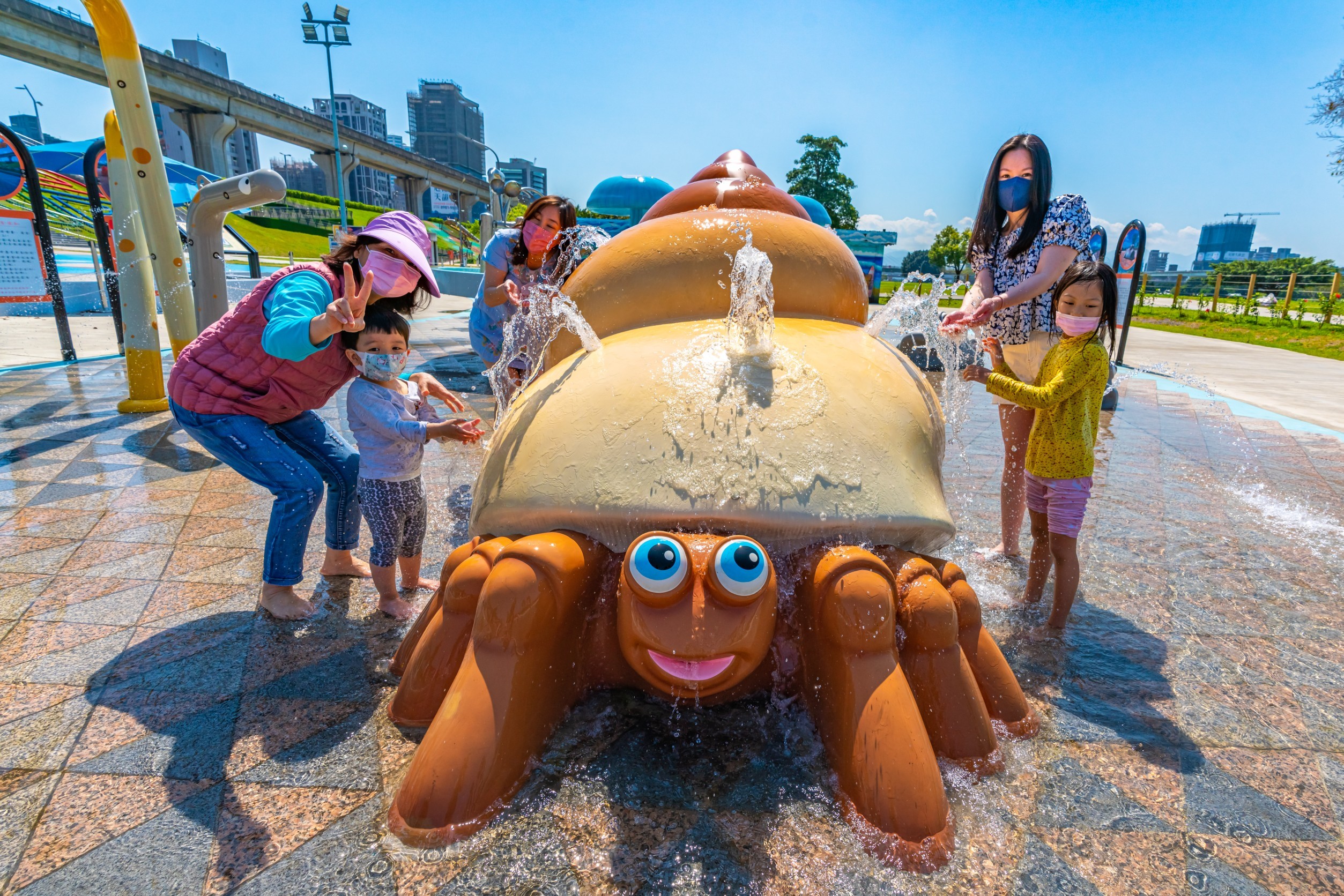海世界水樂園設施：寄居蟹表情生動，吸引親子玩樂趣