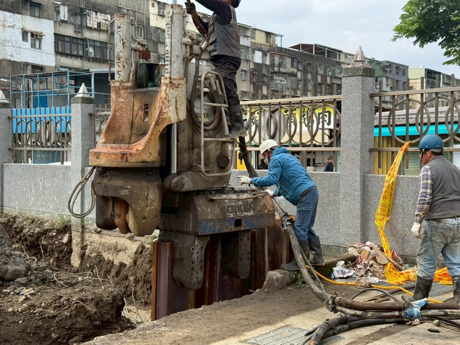 靜壓式鋼板樁施作