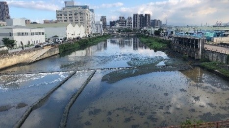 施工前河道平緩、水流不順